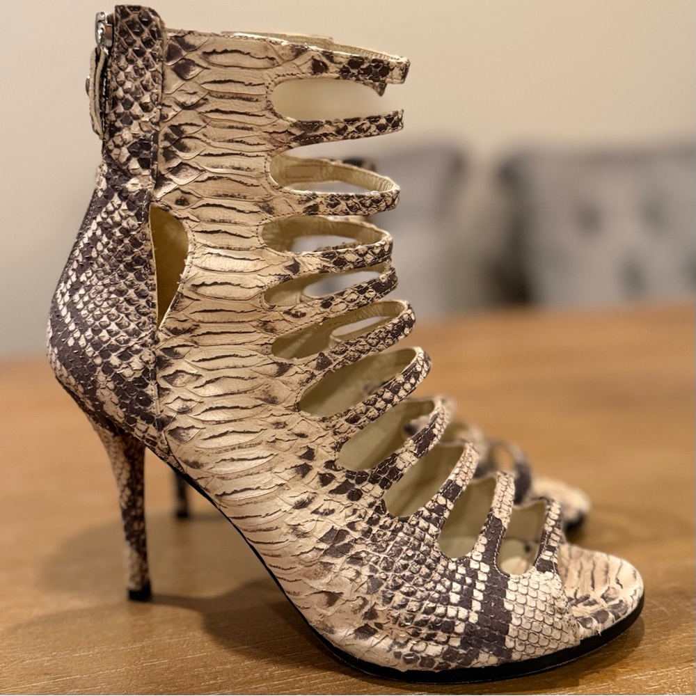 Stuart Weitzman Snakeskin Print Peep Toe Multi Straps Zip Closure Heels Sz‎ 8.5